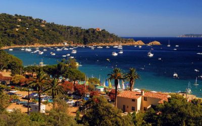 Vacances au Lavandou : plages, activités et hébergement sur la Côte d&rsquo;Azur